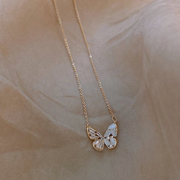 GOLICC Golden Butterfly Necklace - Picture 5 of 11